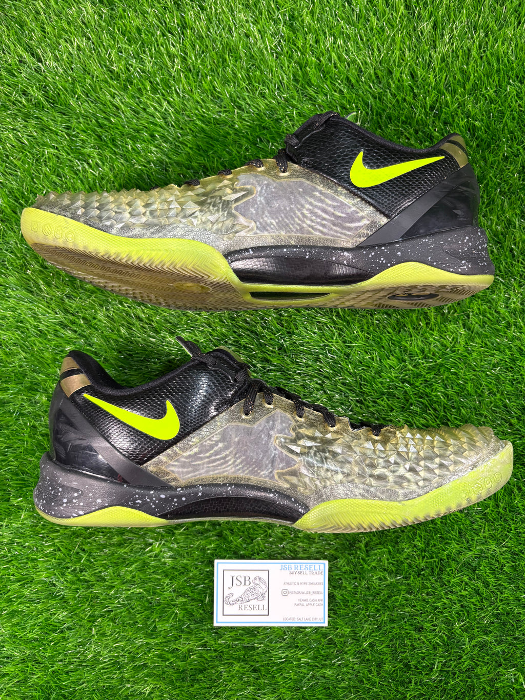 Kobe 8 “SnakeSkin-Christmas”