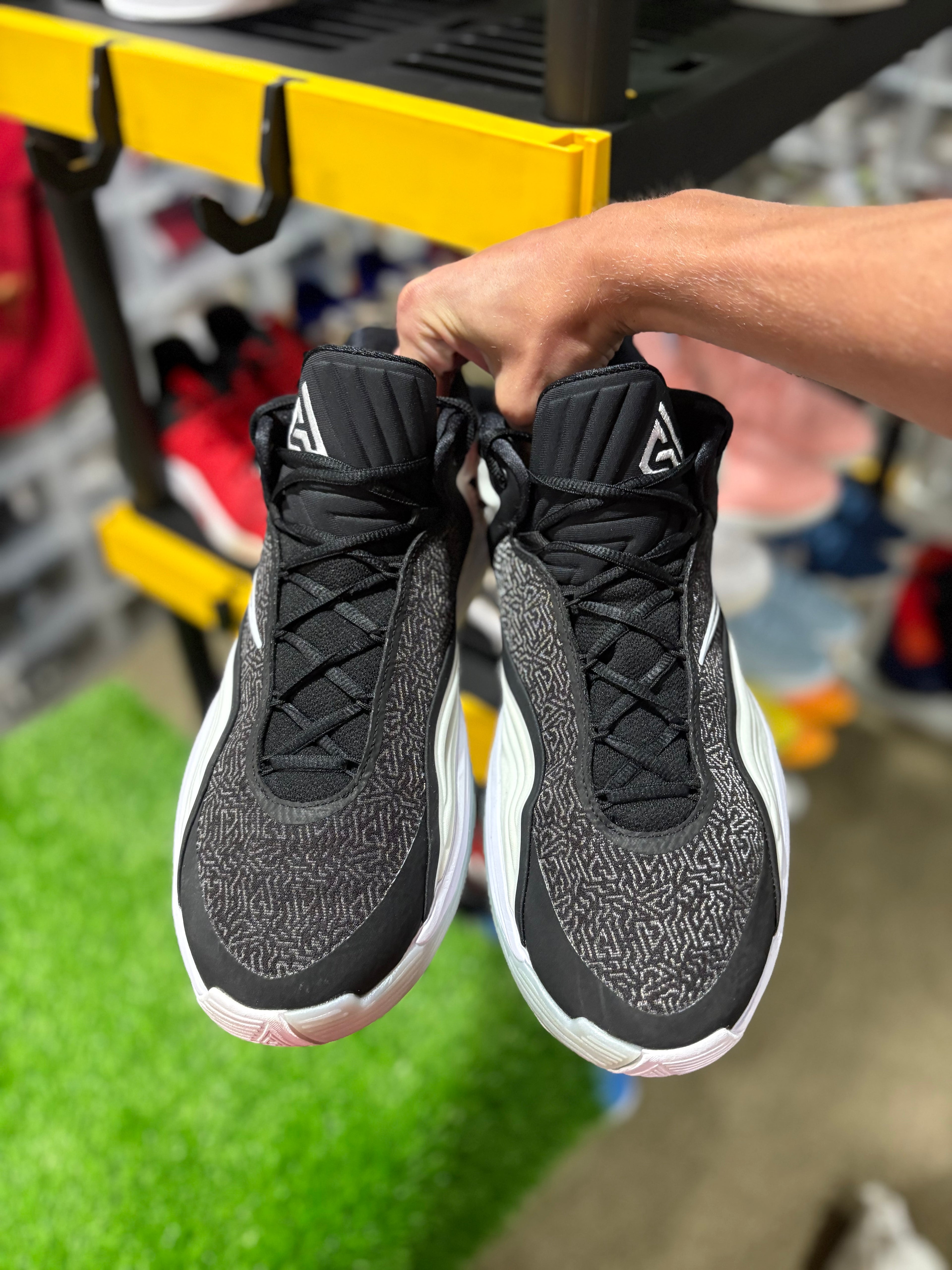 Size 15 - Freak 7 “Black/White”