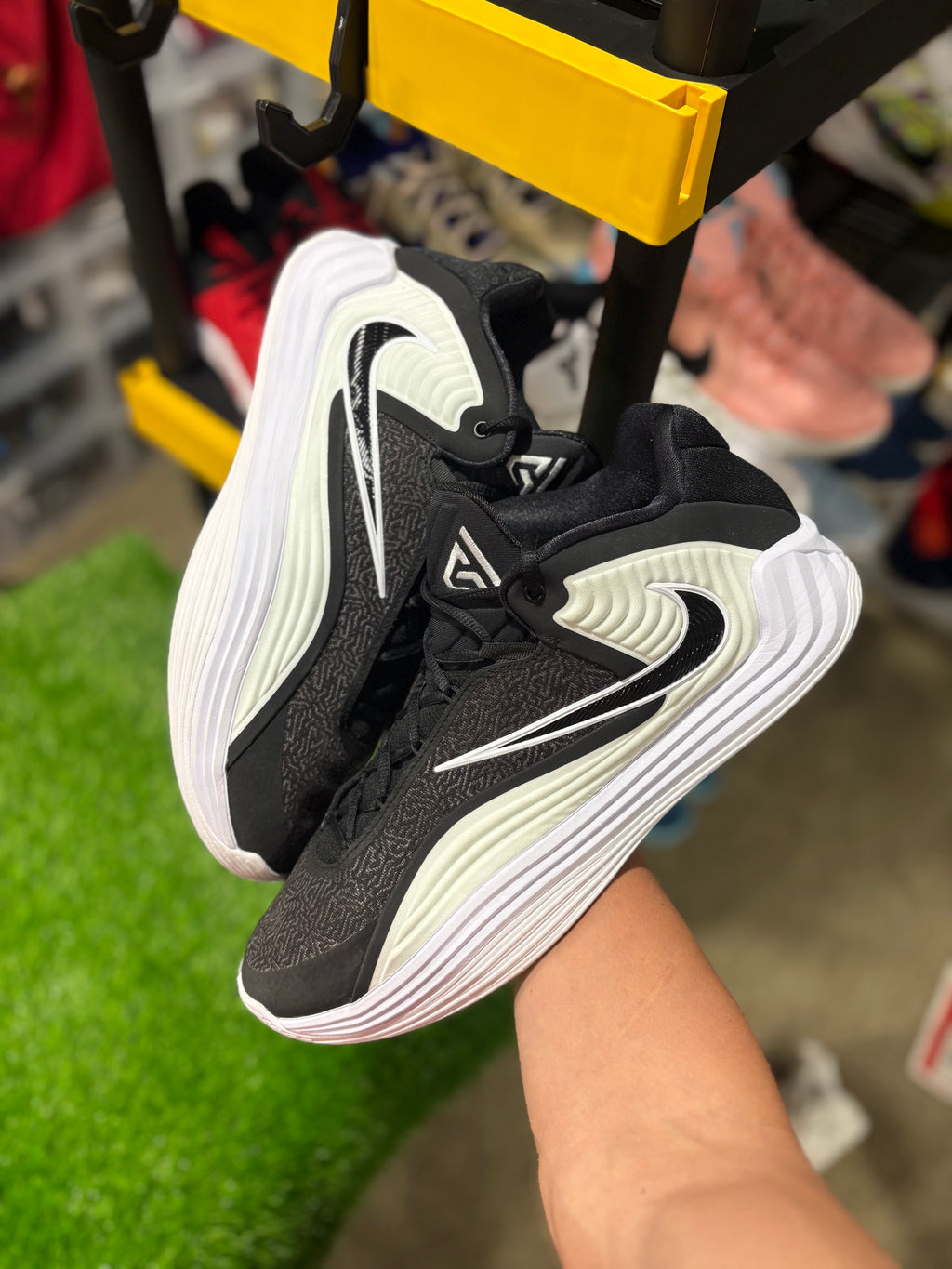 Size 15 - Freak 7 “Black/White”