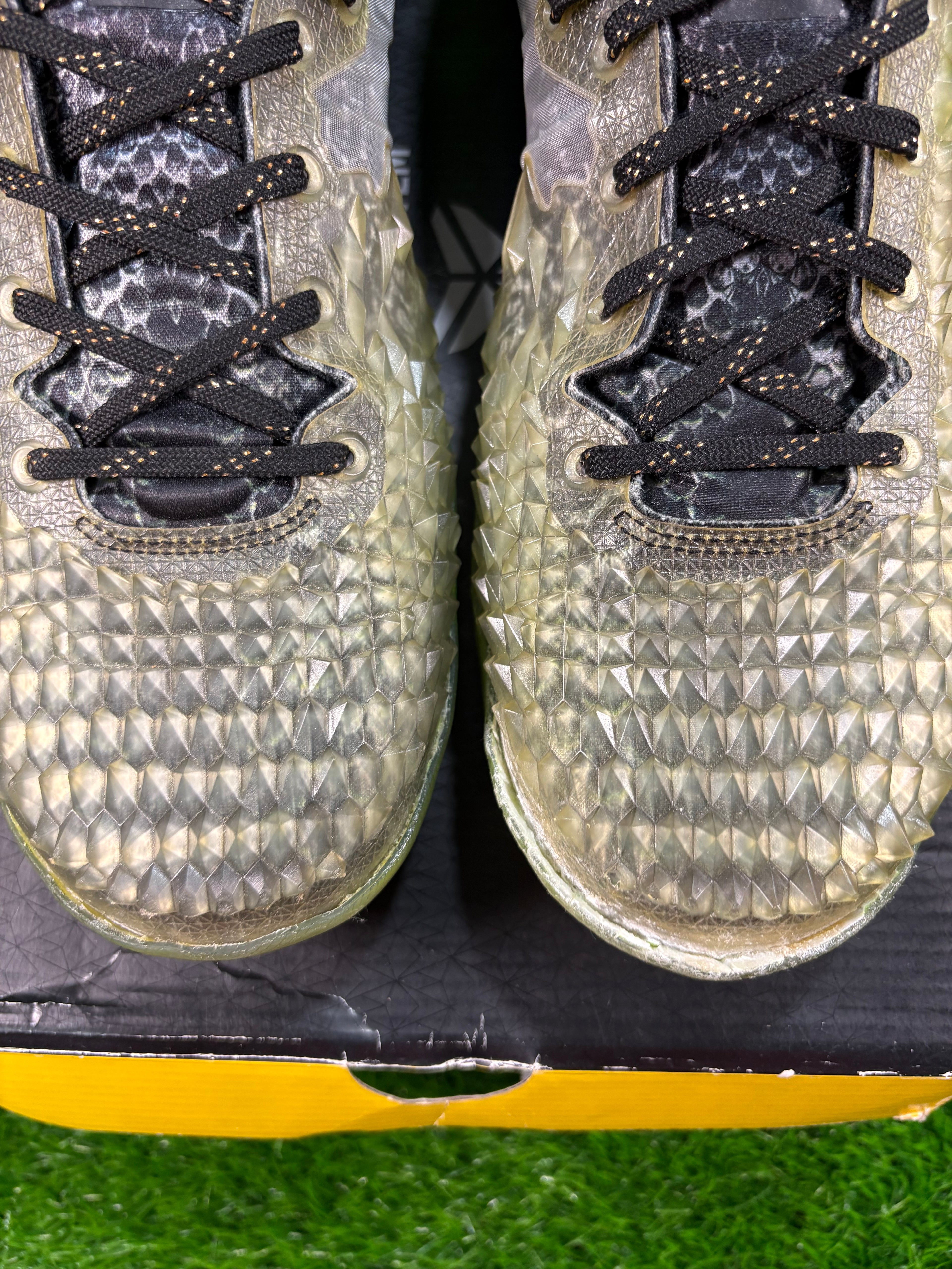 Kobe 8 “SnakeSkin-Christmas”