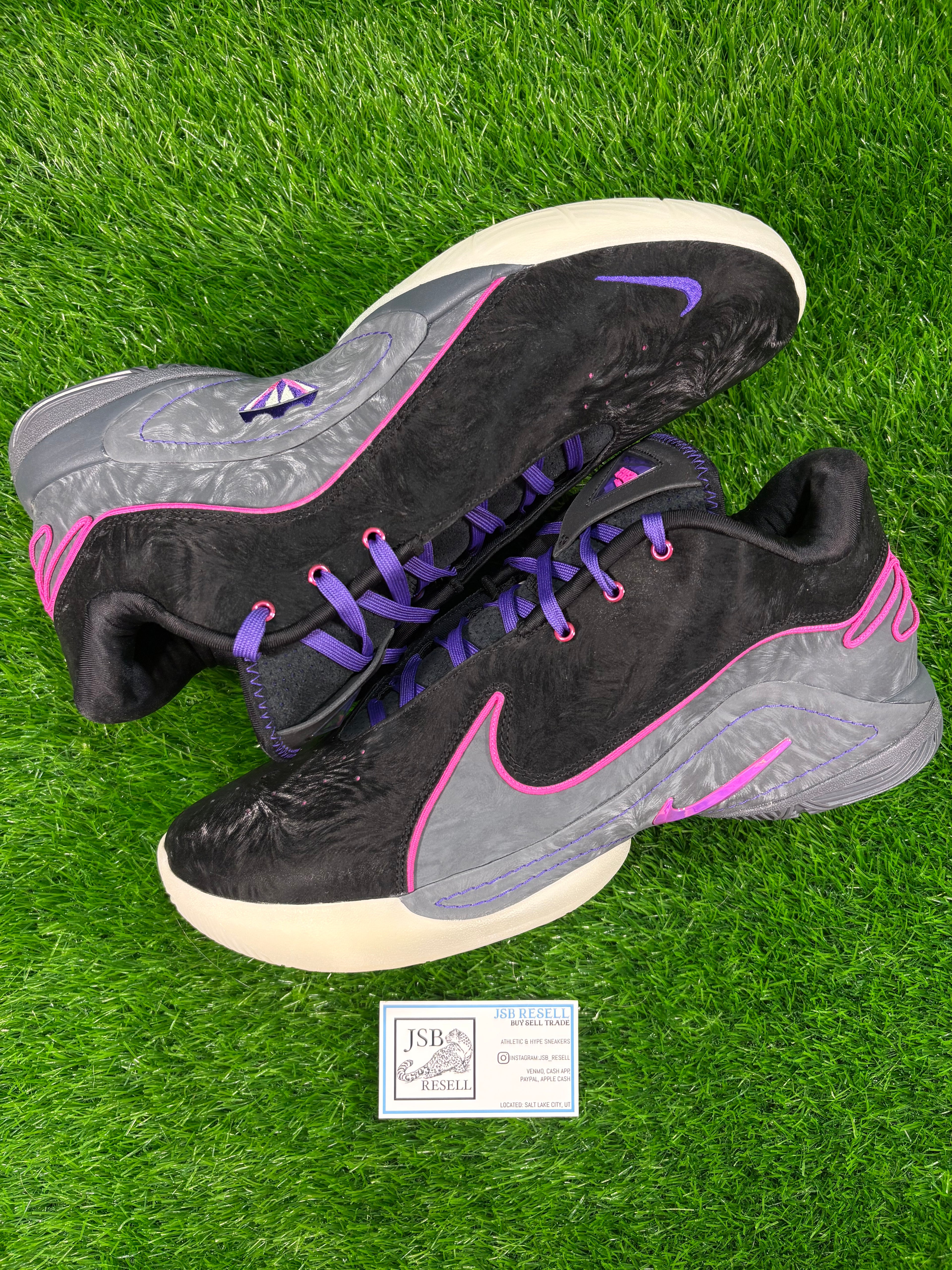 LeBron 22 “Black Light”